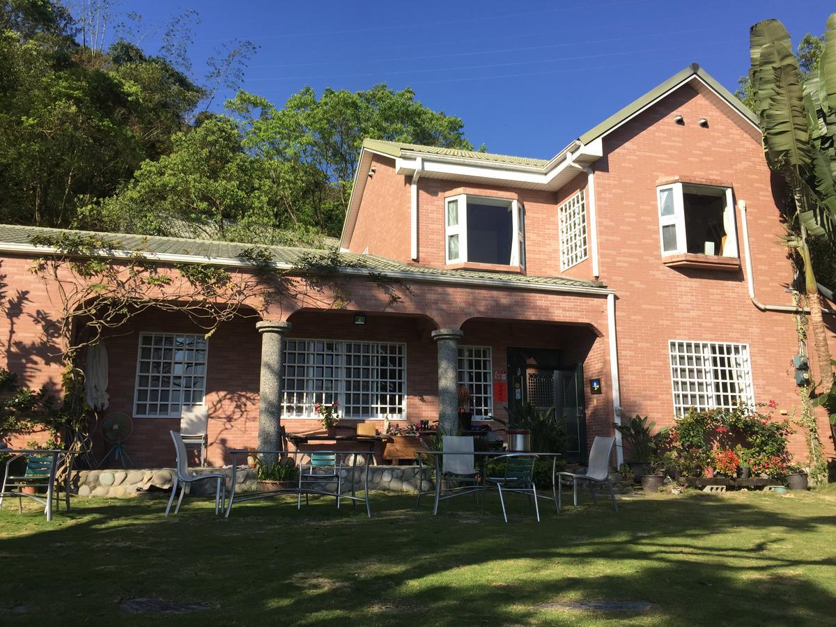 Wisdom Garden Home Stay Yuli Exteriör bild